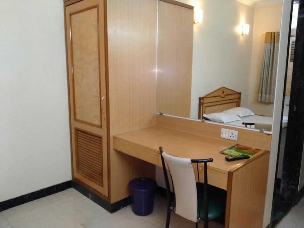 Pooja International Nashik Hotel Eksteriør billede