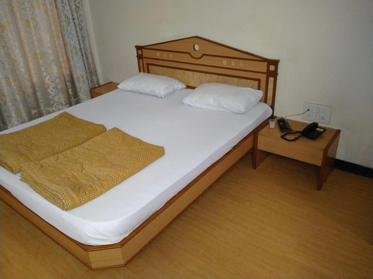 Pooja International Nashik Hotel Eksteriør billede