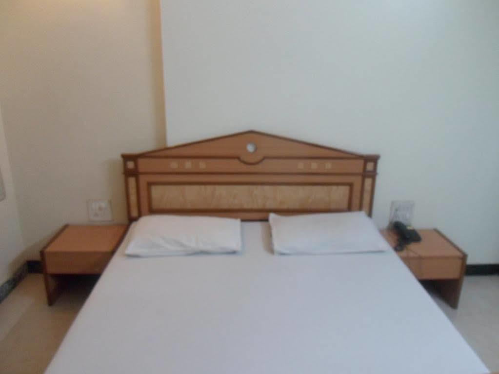 Pooja International Nashik Hotel Eksteriør billede
