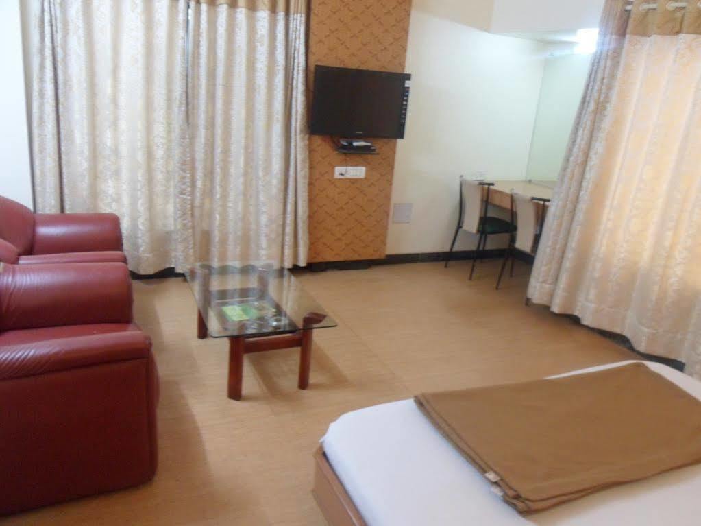 Pooja International Nashik Hotel Eksteriør billede