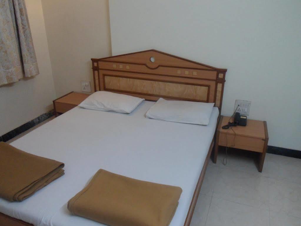Pooja International Nashik Hotel Eksteriør billede