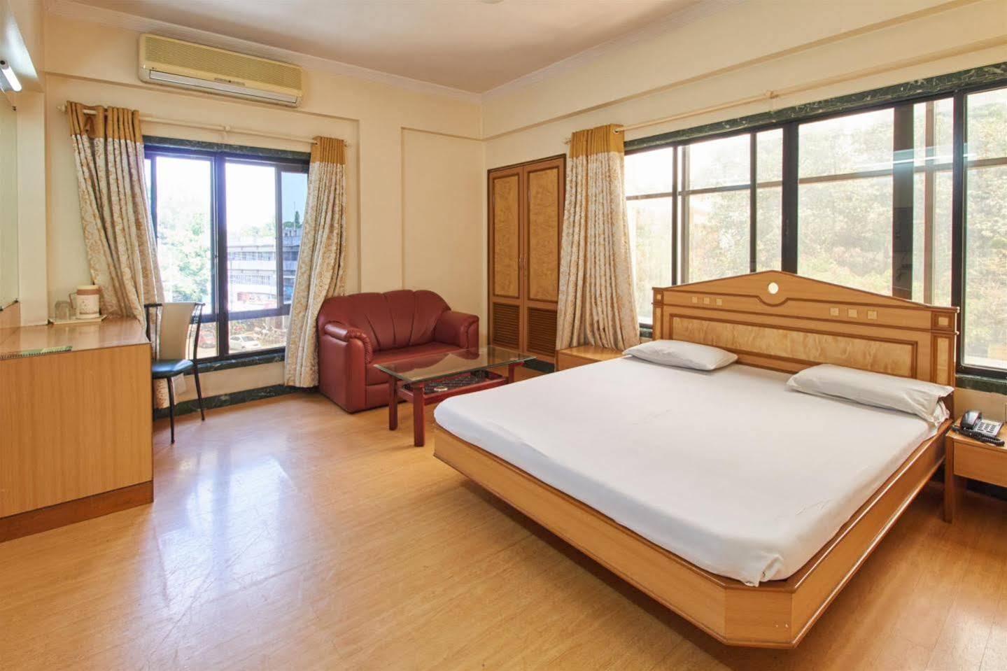 Pooja International Nashik Hotel Eksteriør billede