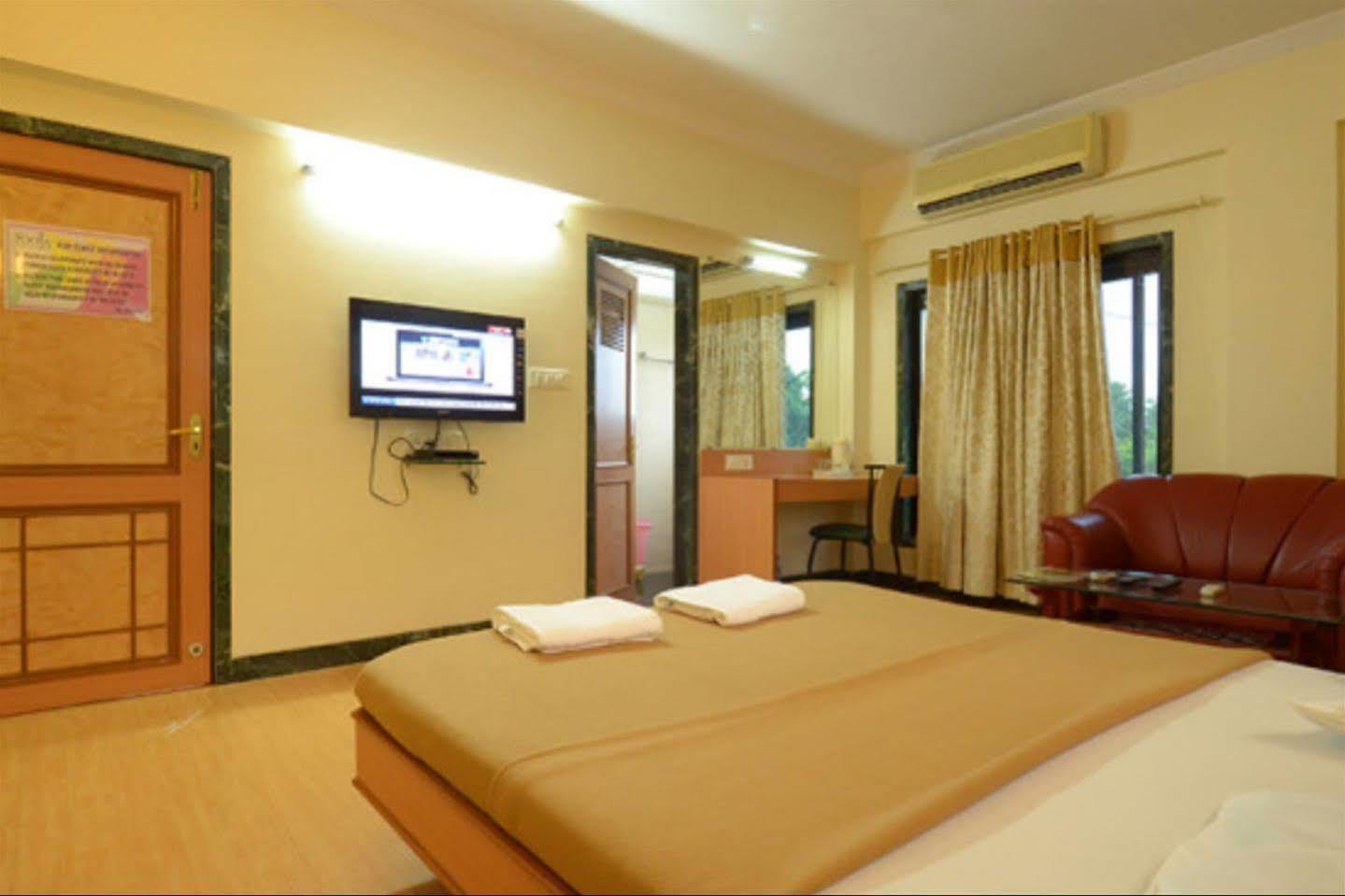 Pooja International Nashik Hotel Eksteriør billede