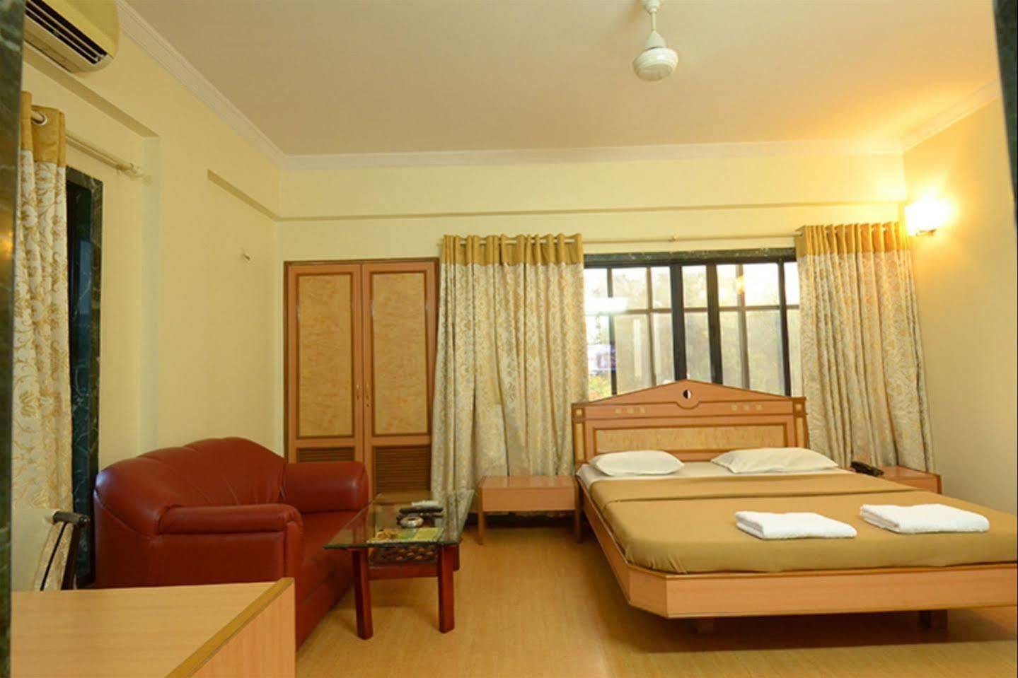 Pooja International Nashik Hotel Eksteriør billede